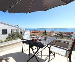 Detached house with apartments for sale in Pag in Croatia