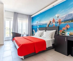 Priestranný dom s bazénom a krásnym výhľadom na predaj v Chorvátsku