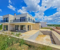 Villa de piedra con piscina en venta en Tar-Vabriga, Croacia