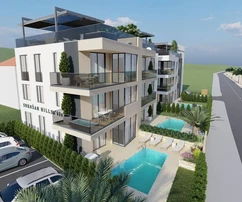 Prostorný třípokojový byt na prodej v první řadě u moře v Sukošanu v Chorvatsku