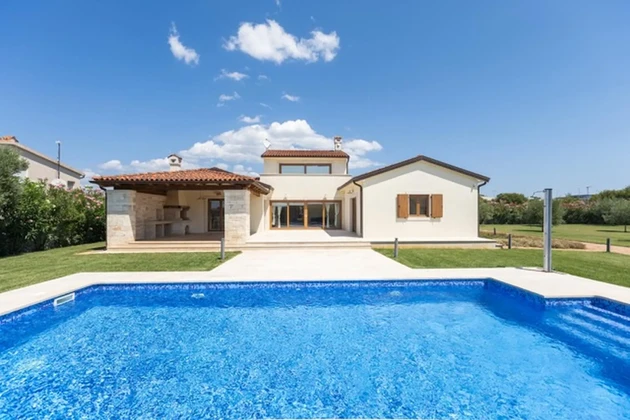 Istria, Vodnjan, villa de piedra de lujo con piscina, gran terreno y vista a las islas Brijuni