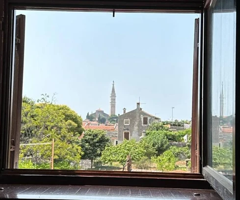 Kamienny dom z apartamentami na sprzedaż w Rovinj w Chorwacji