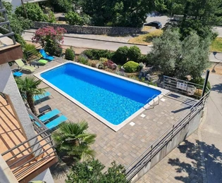 Apartmanska kuća s panoramskim pogledom na more na prodaju