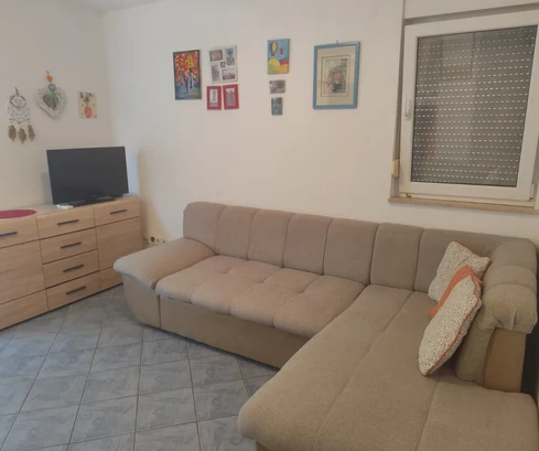 Excellente opportunité appartement dans la vieille partie de Mandra, 35, 93 m², 1 place de parking, 400 m de la mer