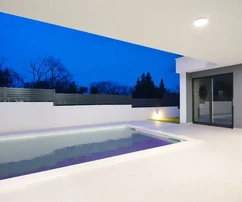 NUOVA VILLA MODERNA CON PISCINA E GIARDINO, A 1000 M DAL MARE!