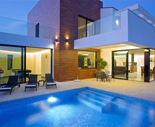 Moderne Villa mit Pool in Višnjan zu verkaufen in Kroatien