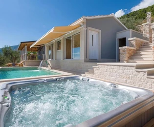 Villa con piscina in vendita a Bol in Croazia