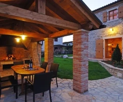 Istarska kamena Vila, Vila s bazenom, okolica Poreča.