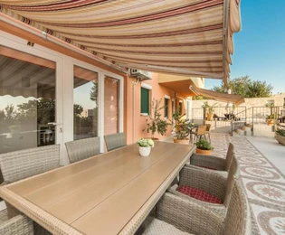 Apartmanska kuća s pogledom na more na prodaju Makarska