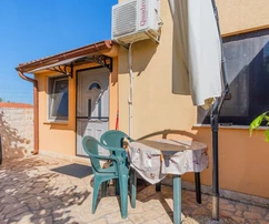 Villa en venta en Valdebek con apartamentos independientes en Croacia