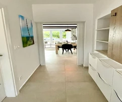 Casa indipendente moderna con vista mare
