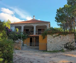 Casa al mare in vendita a Milna sull'isola di Brač in Croazia