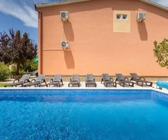 Przystań z widokiem na morze w Fažanie, Istria – Spacerem nad Adriatyk