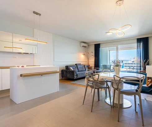 Split, Žnjan, apartamento de lujo de tres habitaciones con vista panorámica al mar