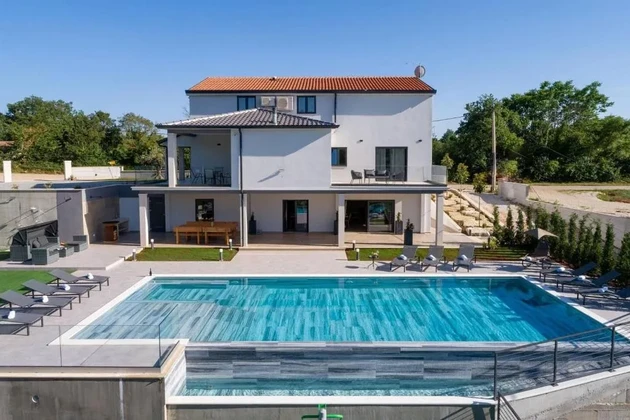 Elegant Modern Home -Tinjan, Istria