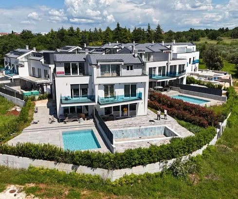 Exklusive Villa zum Verkauf nur 150 Meter vom Meer entfernt in Poreč in Kroatien