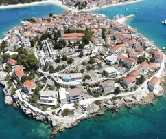 Attico in vendita a Primošten con splendida vista sul mare in Croazia