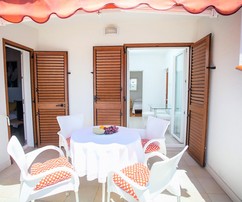 Šarmantní dům v Trogiru se čtyřmi byty v blízkosti moře