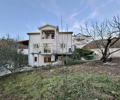 Maison spacieuse avec piscine disponible à Rijeka Srdoči en Croatie