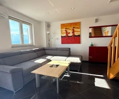 ZAŘÍZENÝ MEZONETOVÝ BYT S VÝHLEDEM NA MOŘE, NA KLIDNÉM MÍSTĚ!