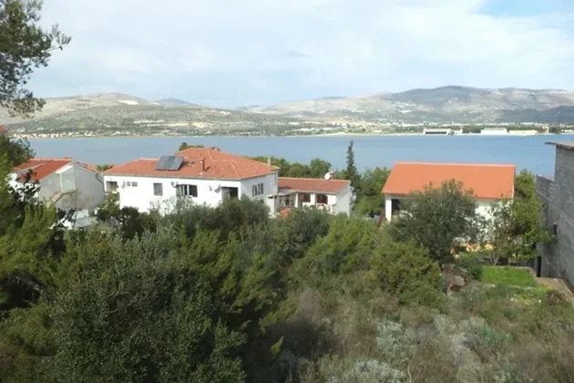 Ciovo, Arbanija, terrain constructible de 485 m2, à 100 m de la mer, vue