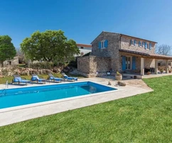 Modernisierte steinvilla in Lovreč, Istrien: Idyllisches wohnen mit traditionellem charme