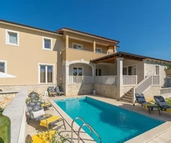 Istria, zona di Poreč, spaziosa villa con vista panoramica in vendita