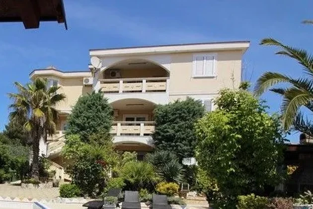 Apartamentos en un edificio, lado sur de la isla de Vir