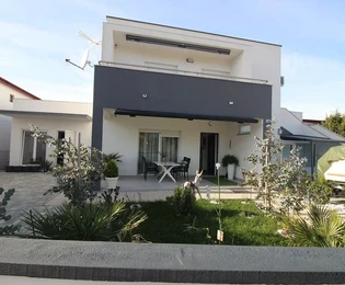 Apartament na parterze z budynkiem pomocniczym