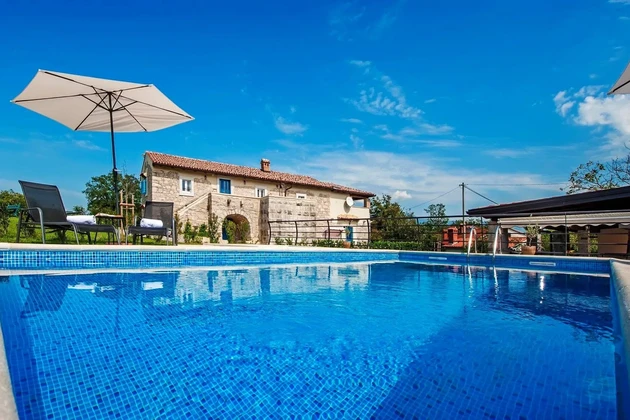 Istria, Pićan: Villa with Pool, Tennis Court and Large Land