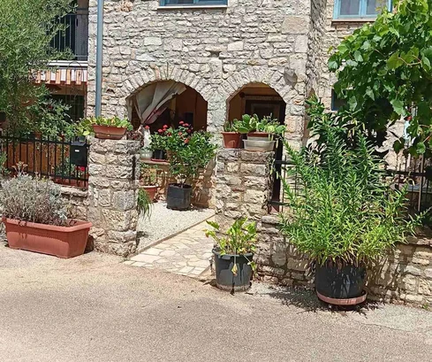 Istrie, Poreč, tradiční kamenný řadový dům na prodej