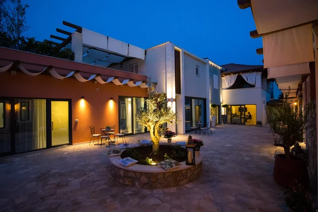 Wohn- und Geschäftskomplex mit Villa in Župa Dubrovačka zu verkaufen in Kroatien
