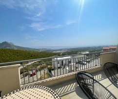 Solin-Okolica, Kučine, 108 m² große Wohnung mit 4 Schlafzimmern und 16 m² großer Garage, Meerblick