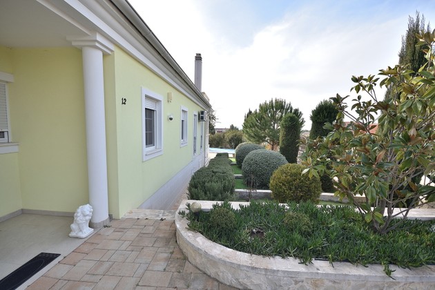 Villa de luxe avec piscine à vendre à Tribunj