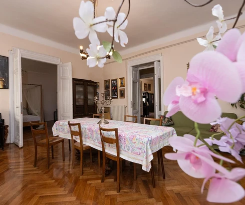 Exklusive sechszimmerige Wohnung im Zentrum von Rijeka zu verkaufen in Kroatien