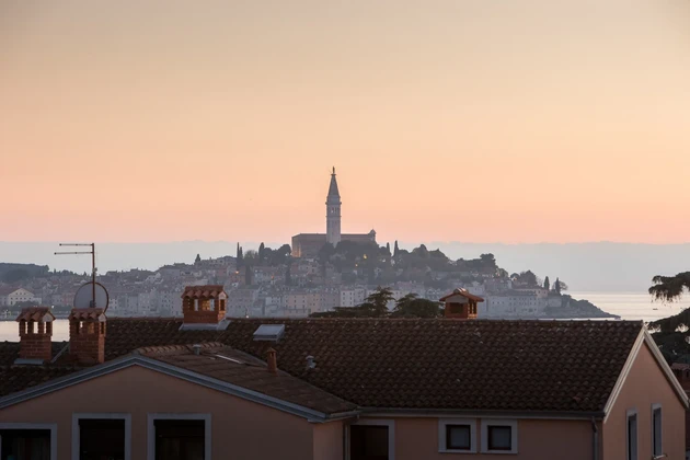 Geräumige Wohnung in einem neuen Gebäude mit Meerblick, Rovinj, ISTRIEN