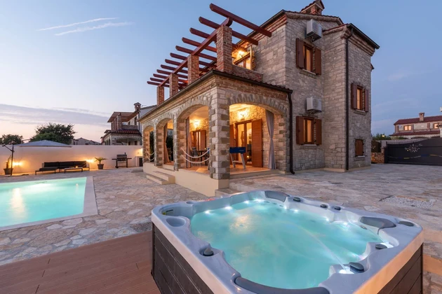 Modern stone villa with pool for sale in Svetvinčenat in Croatia