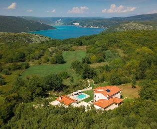 Villa en bord de mer avec vue sur l'océan à vendre à Marčana en Croatie