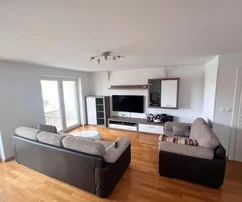 ZAŘÍZENÝ MEZONETOVÝ BYT S VÝHLEDEM NA MOŘE!