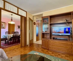 ¡APARTAMENTO AMUEBLADO EN UNA UBICACIÓN ATRACTIVA!