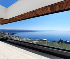 PENTHOUSE DE LUXE AVEC VUE SUR LA MER ET TERRASSE SUR LE TOIT AVEC PISCINE !