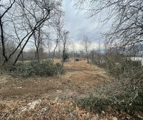 Kršan: Terreno privilegiado para desarrollo turístico cerca del mar