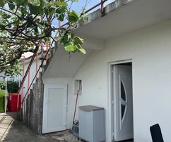 Trogir, Divulje, piano terra 161 m2 con giardino 485 m2, a 700 m dal mare