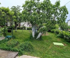 Kastav, house with a yard of 820 m², detached with 3 apartments, three-bedroom 90 m²