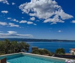 Omis, Krilo Jesenice, Haus mit Swimmingpool und Sommerküche