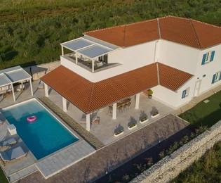 Samostatne stojaci dom na predaj v Barban s bazénom v Chorvátsku