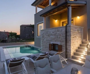 Istria, Buje, casa istriana con piscina e vista panoramica