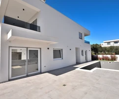 Vodice - bliźniak z basenem