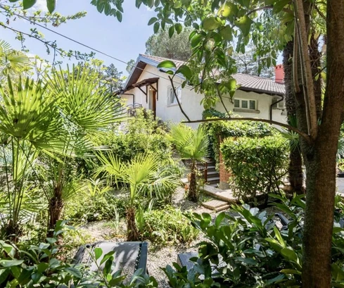 Villa floor for sale in Opatija with an apartment in Croatia