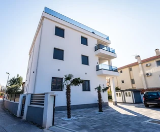 Maison avec appartements à vendre à Vodice en Croatie